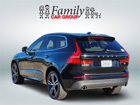 Used 2021 Volvo XC60 T5 Momentum w/ Premium Package image 3