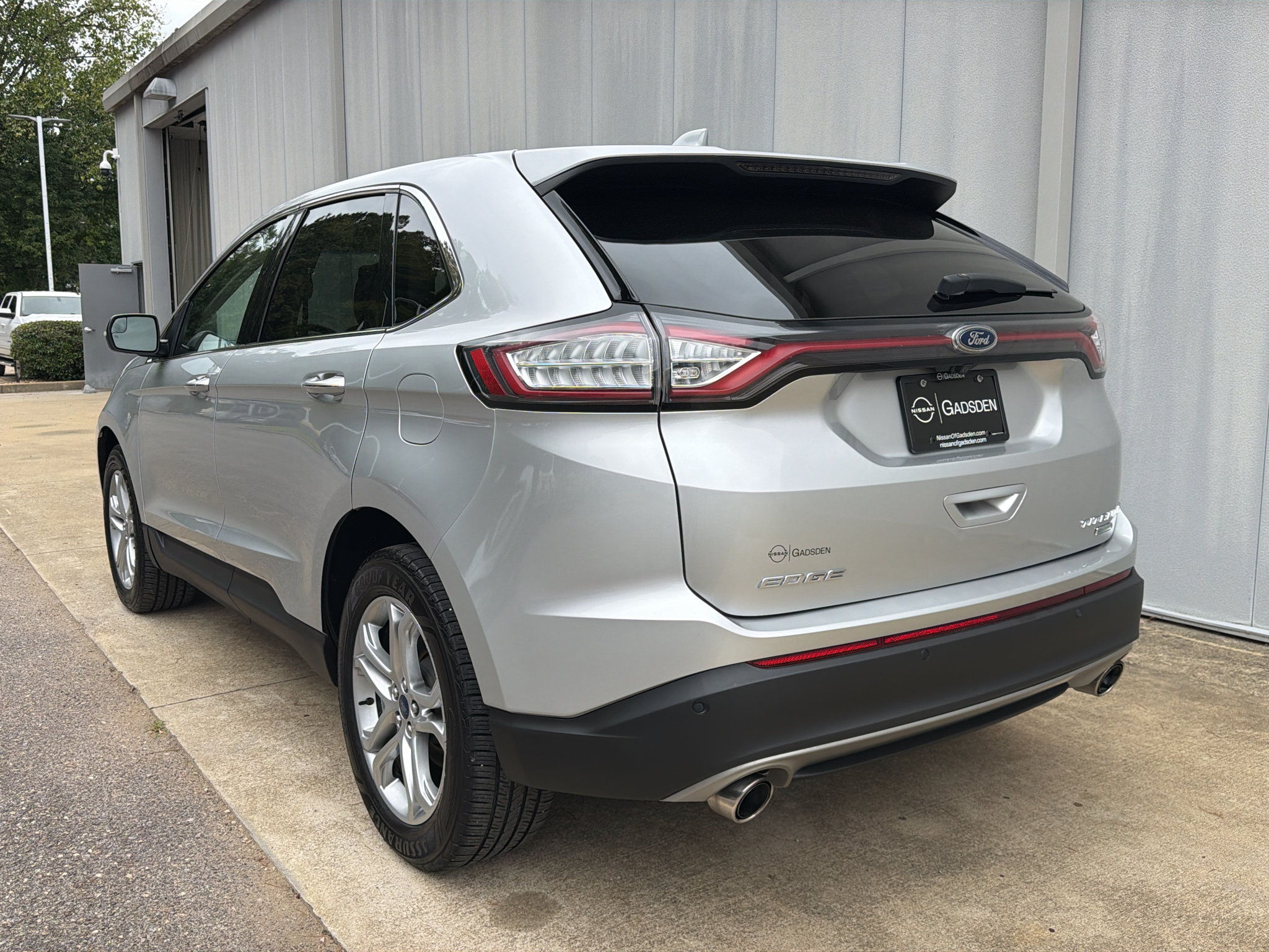Used 2018 Ford Edge Titanium w/ Equipment Group 301A FWD image 5