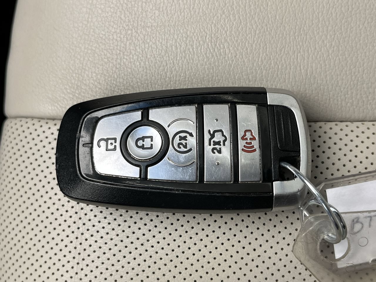 Used 2018 Ford Edge Titanium w/ Equipment Group 302A AWD/4WD image 30