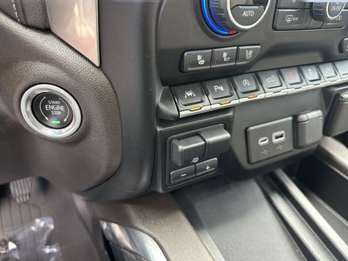 Certified 2021 Chevrolet Silverado 1500 LTZ w/ LTZ Premium Package AWD/4WD image 19