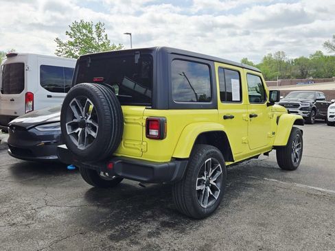 Used 2024 Jeep Wrangler Unlimited w/ Convenience Group image 3