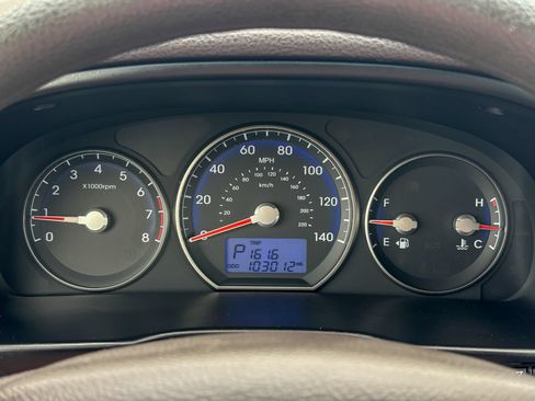 Used 2012 Hyundai Santa Fe GLS FWD image 17