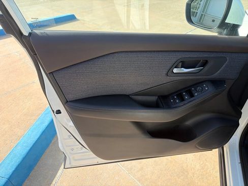 Used 2021 Nissan Rogue SV FWD image 17
