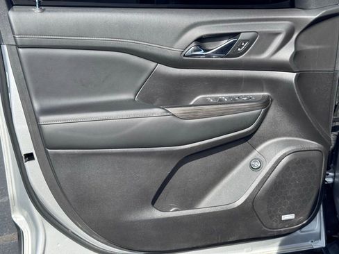 Used 2020 GMC Acadia SLT FWD image 23