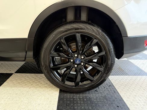 Used 2018 Ford Escape SE w/ SE Sport Appearance Package image 11