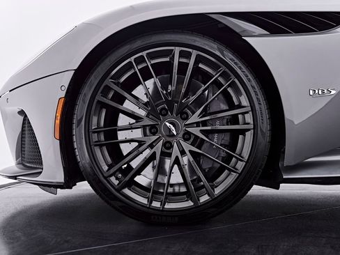 Used 2021 Aston Martin DBS Superleggera RWD image 3