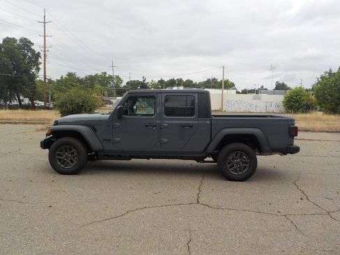 New 2026 Jeep Gladiator Sport AWD/4WD image 6