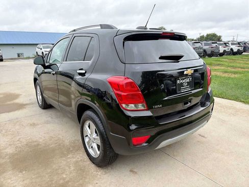 Used 2019 Chevrolet Trax LT w/ LT Convenience Package FWD image 4