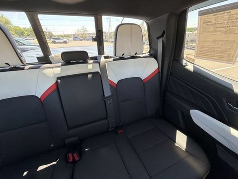 Used 2024 GMC Canyon AT4X AWD/4WD image 17