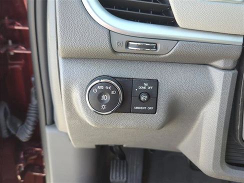 Used 2017 Chevrolet Traverse LT image 12