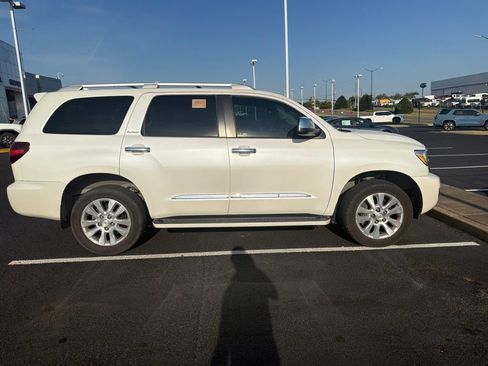 Used 2019 Toyota Sequoia Platinum RWD image 5