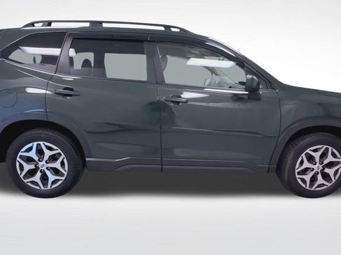 Used 2024 Subaru Forester Premium AWD/4WD image 9