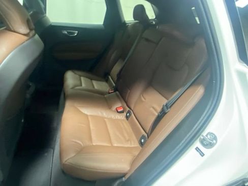 Certified 2023 Volvo XC60 B5 Plus w/ Climate Package AWD/4WD image 13