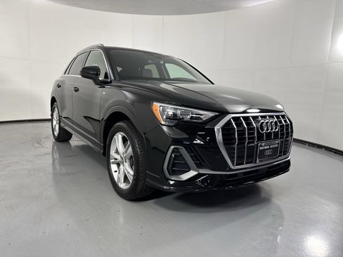 Used 2020 Audi Q3 2.0T Premium w/ Convenience Package AWD/4WD image 4