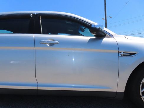 Used 2015 Ford Taurus Limited FWD image 20