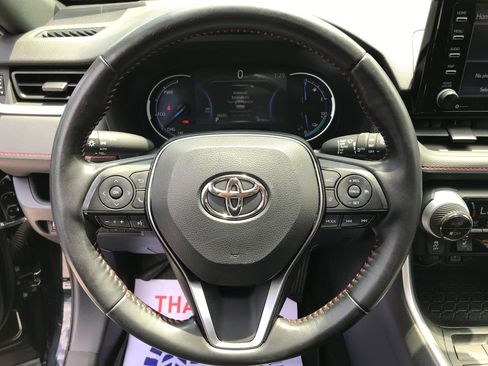 Used 2021 Toyota RAV4 SE w/ Weather & Moonroof Package AWD/4WD image 18