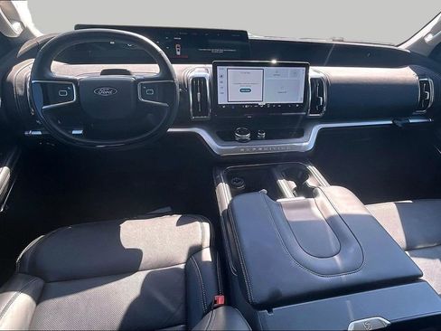 Certified 2025 Ford Expedition Platinum w/ Driver's Package AWD/4WD image 15