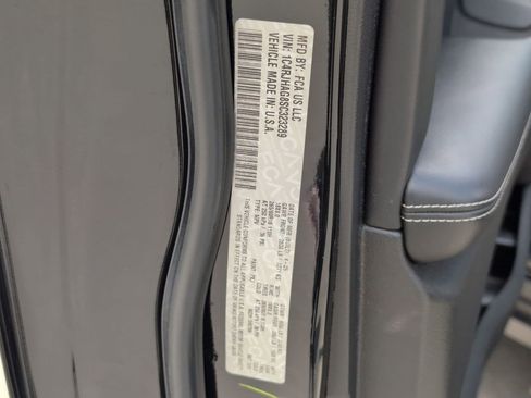 Used 2025 Jeep Grand Cherokee Altitude AWD/4WD image 36