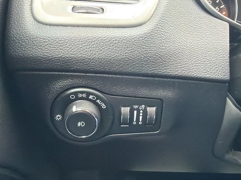 Used 2019 Jeep Compass Latitude AWD/4WD image 15
