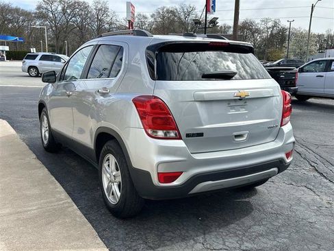 Used 2019 Chevrolet Trax LT w/ LT Convenience Package FWD image 4