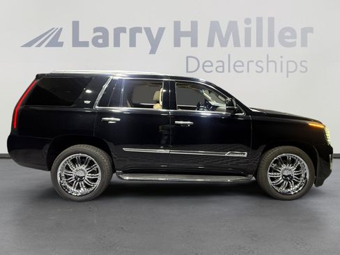 Used 2016 Cadillac Escalade Luxury AWD/4WD image 6