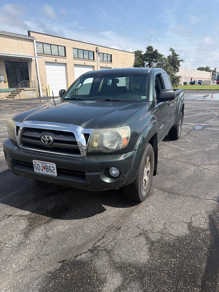 Used 2010 Toyota Tacoma 4x4 Access Cab V6 w/ TRD Off-Road Pkg image 2