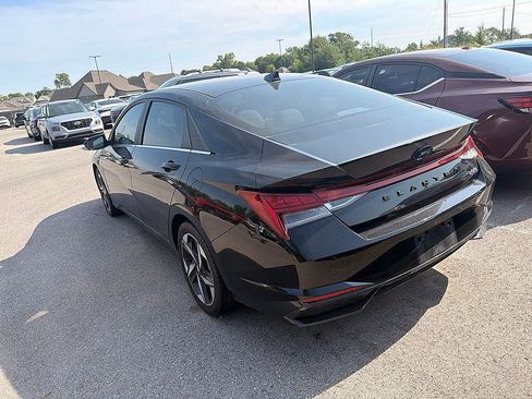 Used 2023 Hyundai Elantra Limited FWD image 10