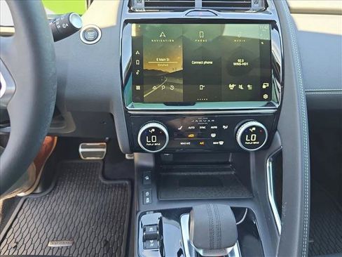 Certified 2024 Jaguar E-PACE R-Dynamic SE AWD/4WD image 21