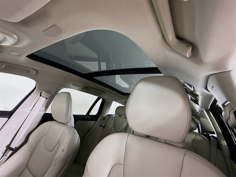 New 2026 Volvo V60 B5 Cross Country Plus w/ Climate Package image 23