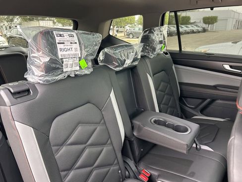 Used 2025 Volkswagen Atlas Peak Edition SE image 44