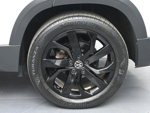 Certified 2022 Volkswagen Taos SE w/ Panoramic Sunroof Package FWD image 10