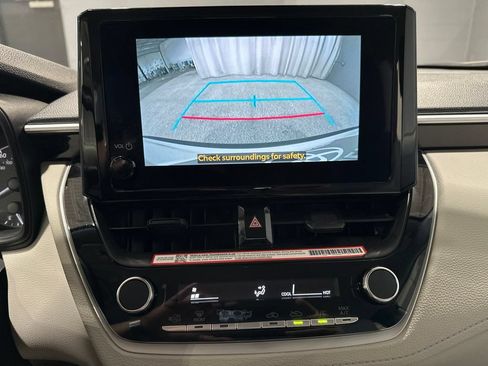 Certified 2025 Toyota Corolla Cross L FWD image 11