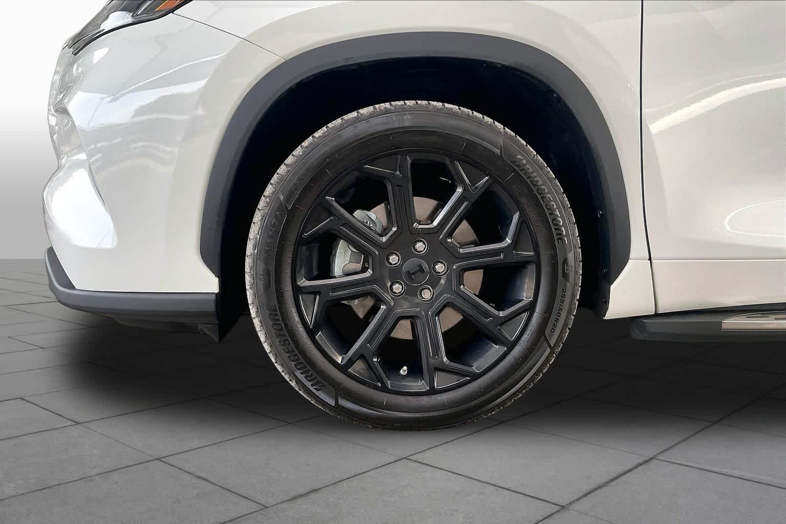Used 2022 Toyota Highlander L FWD image 11