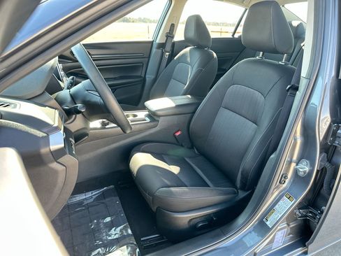 Used 2025 Nissan Altima 2.5 SV image 11