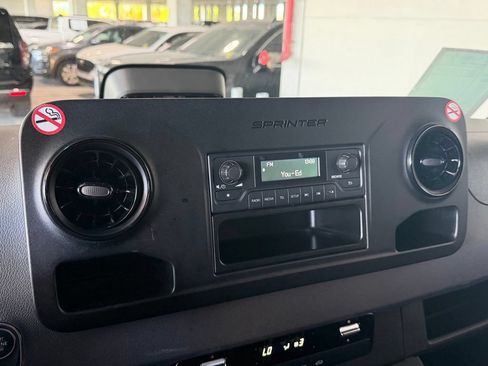 Used 2025 Mercedes-Benz Sprinter 2500 image 21