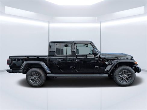 New 2025 Jeep Gladiator Sport image 2