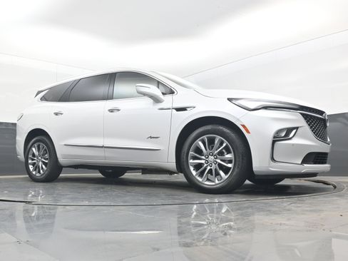 Used 2024 Buick Enclave Avenir FWD image 11