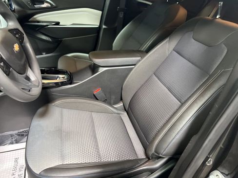 Used 2025 Chevrolet Trax LT image 19