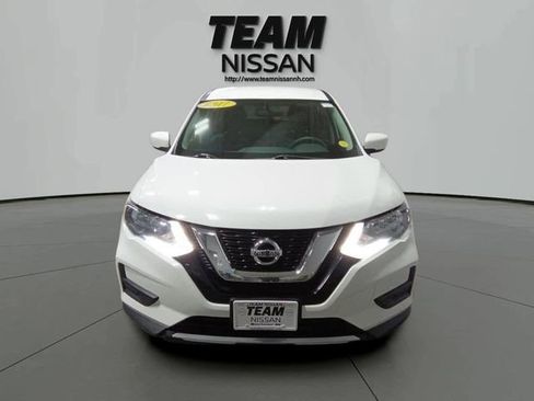 Used 2017 Nissan Rogue S image 2