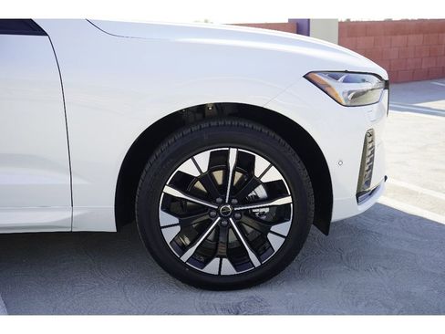 New 2026 Volvo XC60 B5 Plus w/ Climate Package PRO image 3