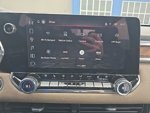 Used 2023 GMC Canyon Denali image 28