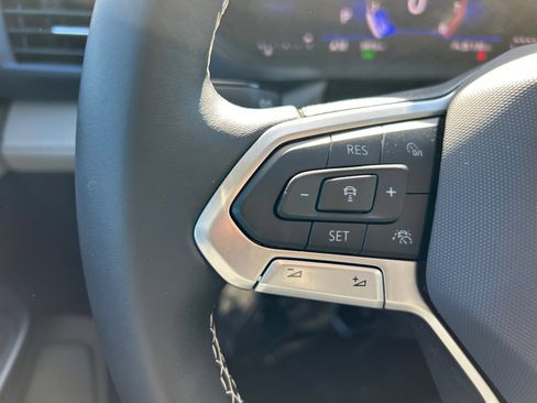 Certified 2024 Volkswagen Taos SE w/ Panoramic Sunroof Package image 8