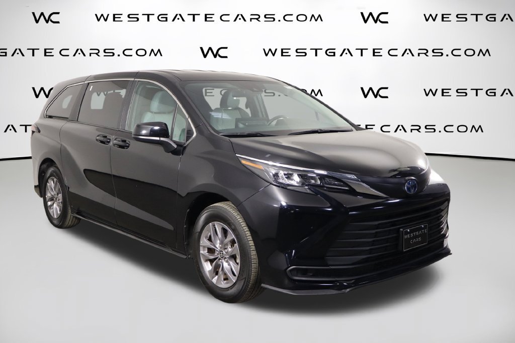 Used 2025 Toyota Sienna LE FWD image 40