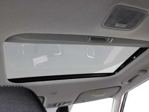 Certified 2024 Hyundai Venue SEL FWD image 23