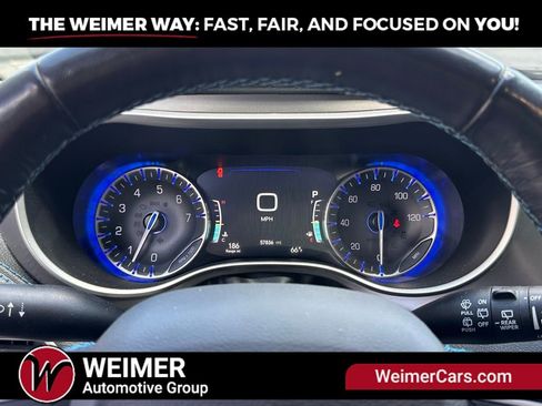 Used 2021 Chrysler Pacifica Touring-L w/ Uconnect Theater Family Group AWD/4WD image 13