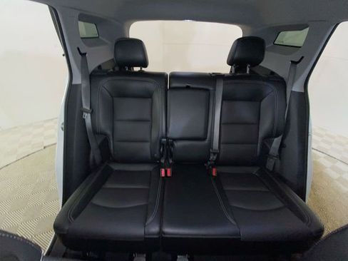 Used 2024 GMC Terrain SLT AWD/4WD image 10