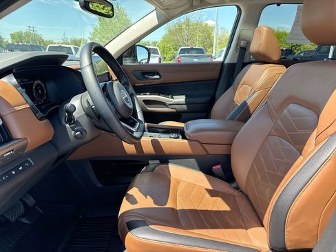 Used 2022 Nissan Pathfinder Platinum w/ Cargo Package image 21