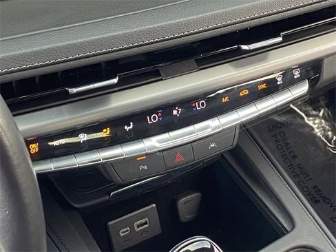 Used 2024 Cadillac XT4 Premium Luxury image 17