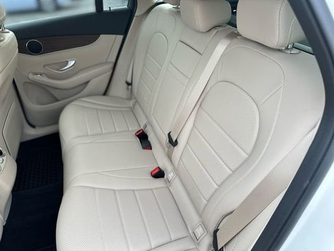 Used 2022 Mercedes-Benz GLC 300 4MATIC image 25