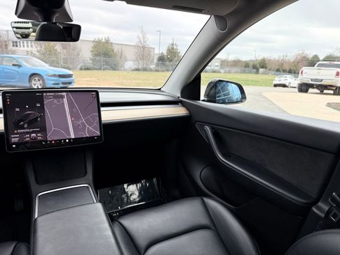Used 2022 Tesla Model Y Long Range AWD/4WD image 34